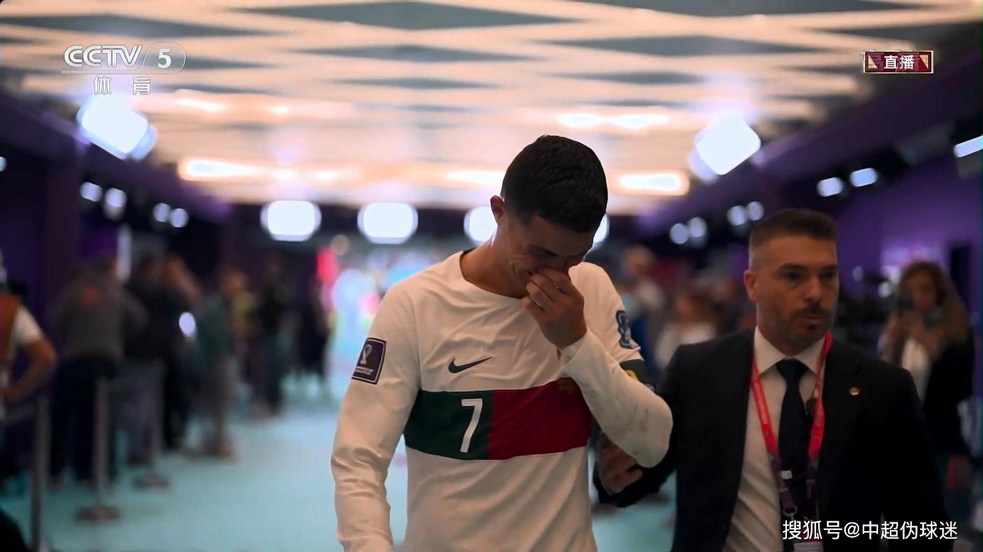 C罗回归赛场，精彩发挥首场状态亮眼，法国队观众沸腾！